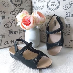 Munro leather sandals black comfort shoes